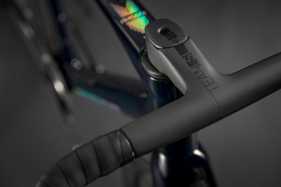 Aerodynamic Design for Maximum Speed