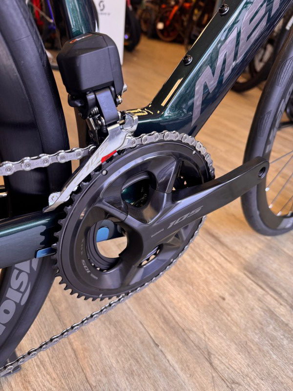 Shimano 105 Di2 – Precision Electronic Shifting