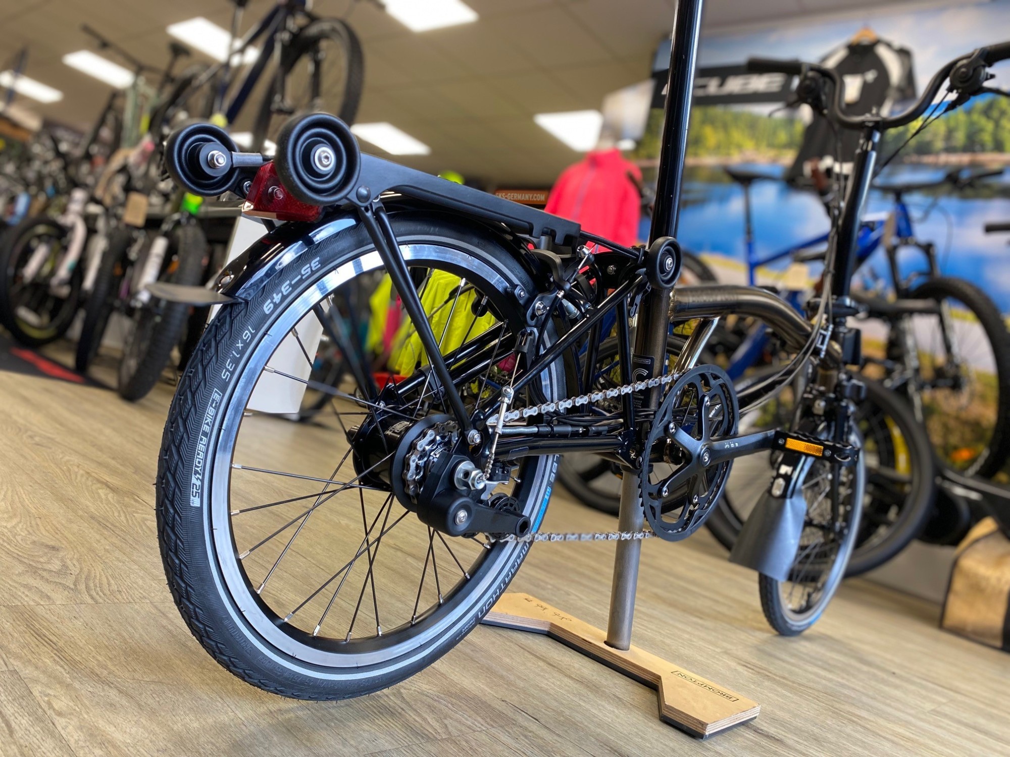 Brompton C Line Explore Mid 6 Speed Black Edition - Black Lacquer