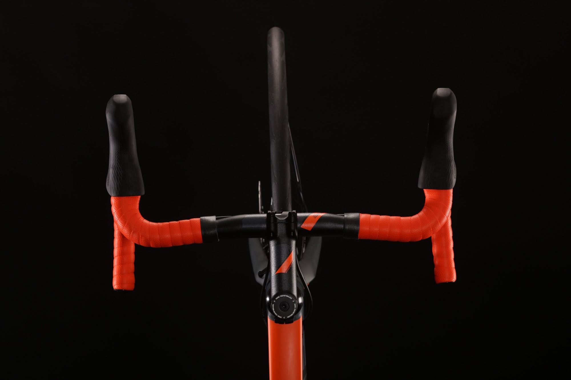 cube attain black n red 2019