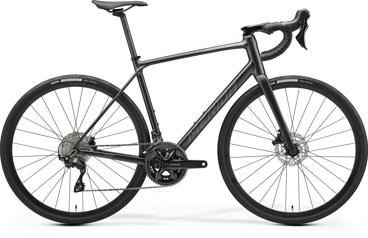 Merida Scultura Endurance 400 Aluminium Road Bike, Silk Black Silver 2025