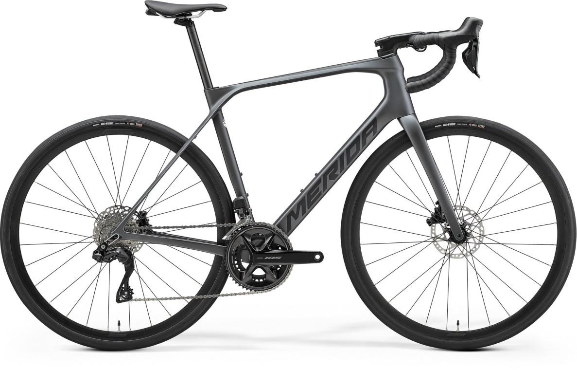 Merida Scultura Endurance 6000 Carbon Road Bike, Silk Dark Silver Black 2025