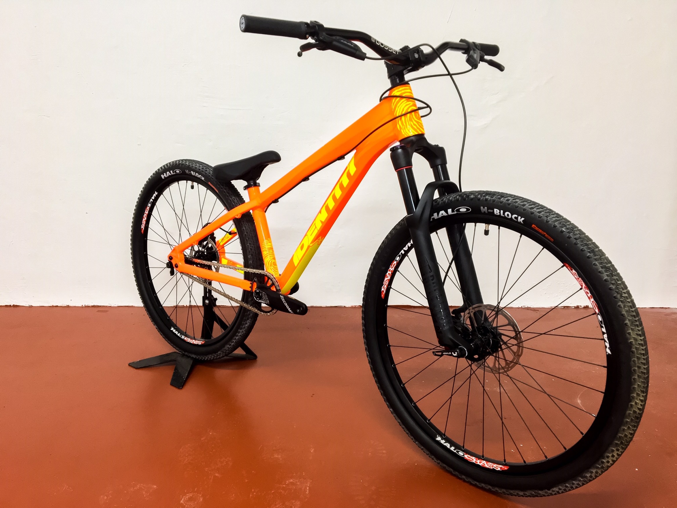 identiti jump bike