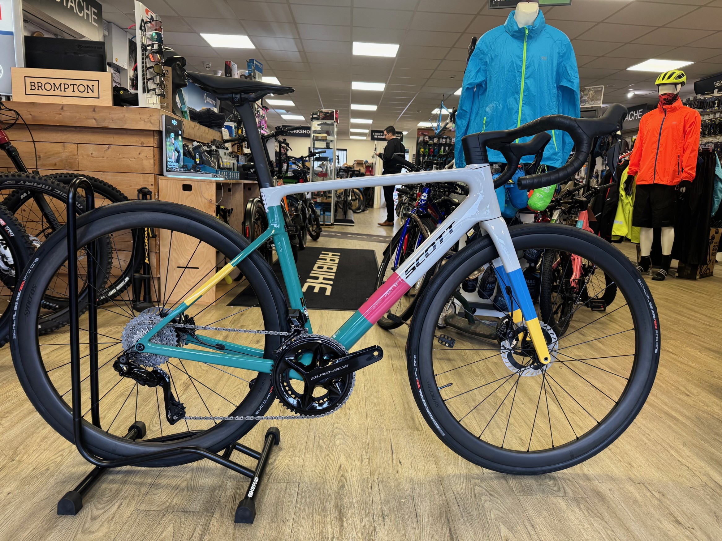 Scott Addict RC Pro 2026 Road Bike | Damian Harris Cycles | E-bike